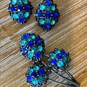 Vintage Hollycraft Brooch Set In Blues.